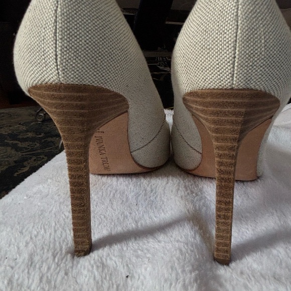 Ivanka Trump Cream Classic Heels - Picture 3 of 4